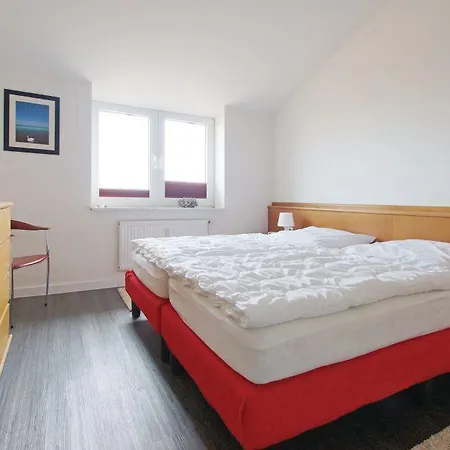 Apt, 3 Apartment *