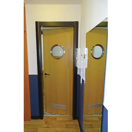 Apartment Apt, 3