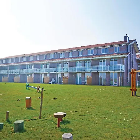 Apt, 3 Apartment *