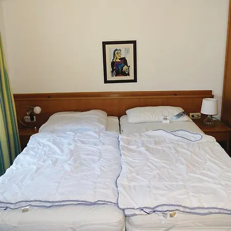 Apartment Apt, 3